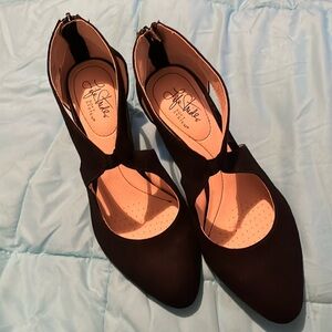 Life Stride Giovanna 2 Pump in Black Suede